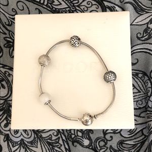 Pandora ”Essence Collection” bracelet w/ 4 charms